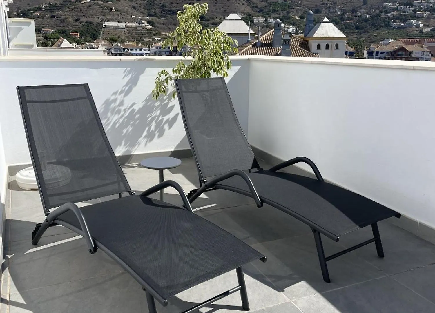 Almuñécar Sunny Penthouse Beach Apartment With Panoramic Views